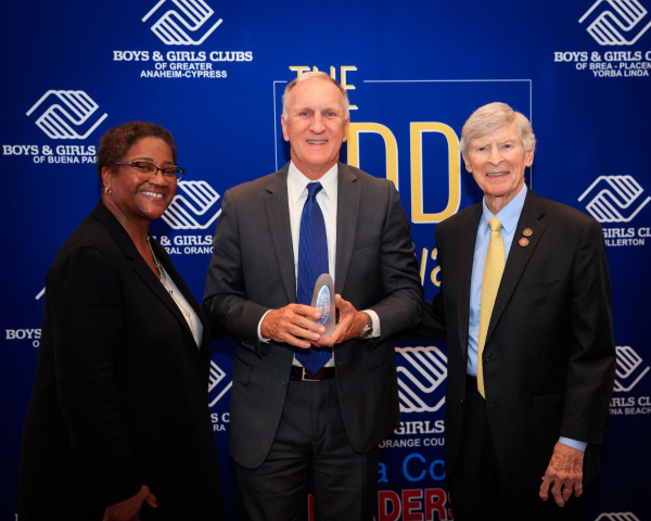 TERRY ANDERSON RECIEVES "EDDY" AWARD FROM BGC